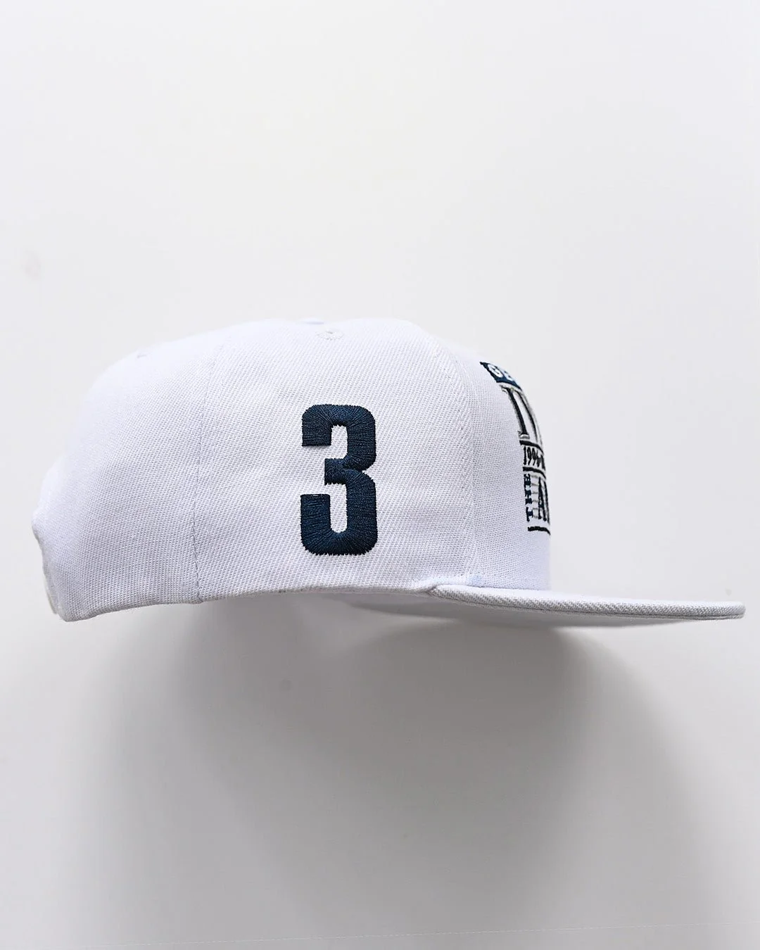 GU - Iverson 1996 White Snapback Hat - Image 3